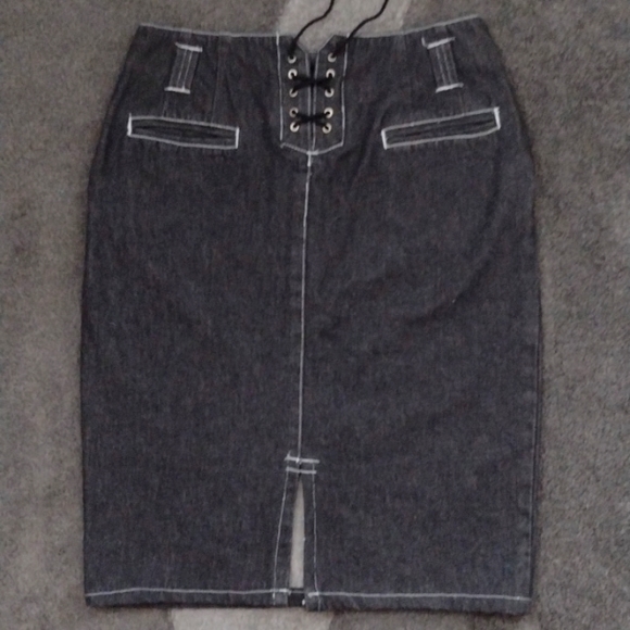 NWOT ROUGHWEAR BLUES Black Wash Denim Pencil Skirt with Lace Up Back Detail!! - Picture 2 of 6